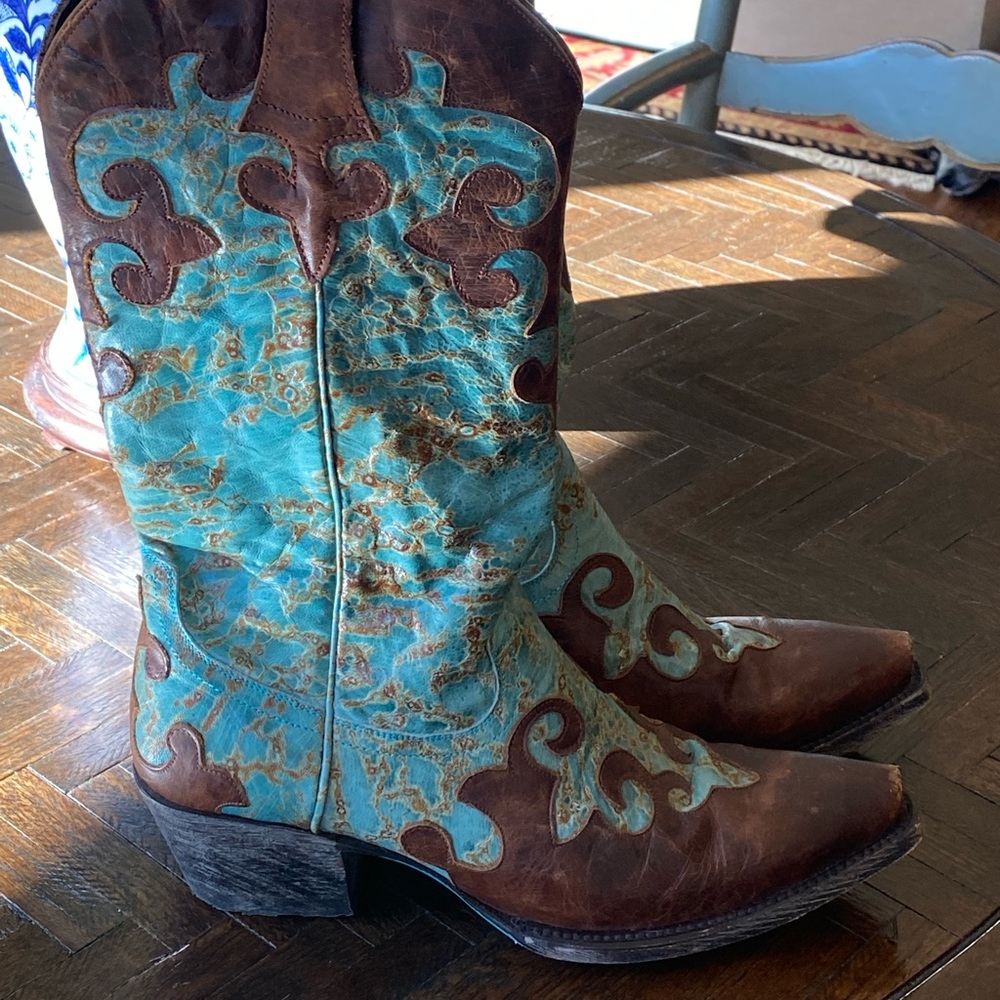Lane leather turquoise and dark brown snip toe cowboy boots size 8